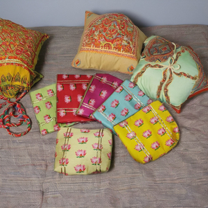 Bolsitas tradicionales para monedas en varios colores Lehriya Gotta Patti para bodas, pooja, regalos, recuerdos de fiestas indias - Product Image 5