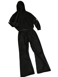 Ensemble de survêtement gothique pour femme avec imprimé ange, sweat-shirt à capuche et pantalon long ample noir, idéal pour l'automne, en polyester respirant - Product Image 2