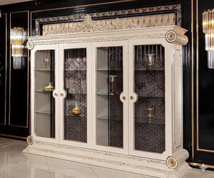 Vitrina de Curiosidades Royal Golden, Mueble Clásico de Madera Tallada en Oro, Vitrina de Madera de Lujo Hecha a Mano con Almacenamiento, Houston - Product Image 5