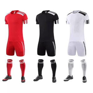 Ensemble d'uniformes de football rouges professionnels - Maillot de football personnalisé pour hommes avec bandes blanches sur les épaules - Kit d'entraînement d'équipe à séchage rapide - Product Image 3