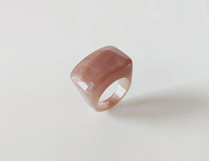 แหวนเรซิ่นลายหินอ่อนสีน้ำตาลขาวทำมือ FAIZA CRAFT แหวนวงกว้างขัดเงา งานหล่อแฟชั่น เครื่องประดับธีมเทวดา สำหรับทุกเพศ - Product Image 3