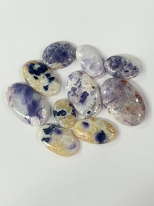 Lot de 10 cabochons en pierre Tiffany violette naturelle, 39g, vente en gros, fournisseur en vrac de pierres précieuses pour les acheteurs chinois - Product Image 1