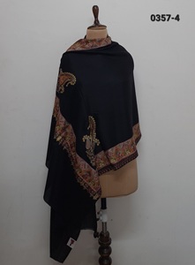 Étoles 100 % laine avec grand bordure floral brodé sur 4 côtés - Product Image 2