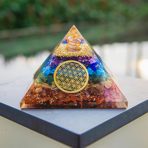 Vente En Gros Chakra Orgonite Pyramide Sept Chakra Énergie Guérison Agate Cristal Orgone Pyramide EMF Protection de Aameena Agate - Product Image 2