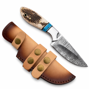 Couteau de chasse artisanal en acier Damas SAZ ENTERPRISES, manche en corne et résine, étui en cuir, longueur totale 7 pouces - Cadeau pour la fête des pères - Product Image 1