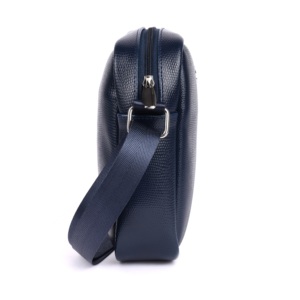 Sac à bandoulière Lagarto bleu marine de fabrication indienne, sac à main urbain moderne avec sangle réglable et design élégant, disponible à la vente - Product Image 3