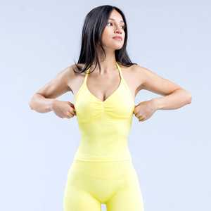 Conjunto de Yoga Personalizado al por Mayor con Logotipo, Traje de Fitness para Mujer, Ropa de Gimnasio de 4 Piezas: Sujetador Deportivo, Shorts Levanta Glúteos, Leggings y Chaqueta de Manga Larga - Product Image 6