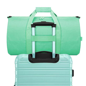 Sac de sport Huzu Enterprises HE-SB-1105 en toile rouge et grise 600D, 50-70L, avec bandoulière et plusieurs poches, pour la gym, le fitness et les voyages - Product Image 4