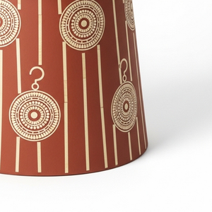 โต๊ะข้างอุตสาหกรรมเคลือบเงาหรูหราแบบขายส่ง ตกแต่งด้วยสติกเกอร์ลายชนเผ่า ทำด้วยมือ พร้อมเก้าอี้เสริมลายชาติพันธุ์ โต๊ะข้างทำจากไม้เอ็มดีเอฟคุณภาพพรีเมียม เหมาะสำหรับโรงเรียน - Product Image 3