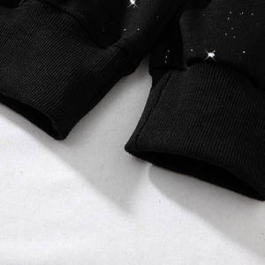 Sudadera Negra de Cuello Redondo para Mujer, Manga Larga, Tejido de Algodón con Diseño de Puntos, Estilo Casual para Otoño - Product Image 4