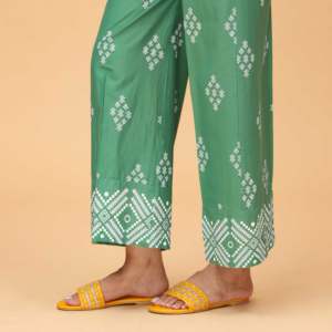 Pantalón Cambric Verde Mujer PS4510 Corte Recto con Diseño Adornado - Product Image 2