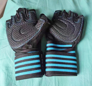 ถุงมือฟิตเนสแบบตาข่ายครึ่งนิ้วสำหรับทุกเพศ สายรัดข้อมือปรับได้ สำหรับออกกำลังกาย ฝึกซ้อม ยกน้ำหนัก ช่วยพยุงมือ - Product Image 6