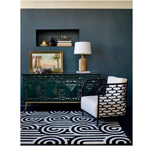 Alfombra Moderna de Diseño Op-Art Hecha a Mano |   Alfombra de área con diseño de remolinos estilo retro de los años 70 |   Alfombra de Diseño Personalizado en Blanco y Negro - Product Image 1