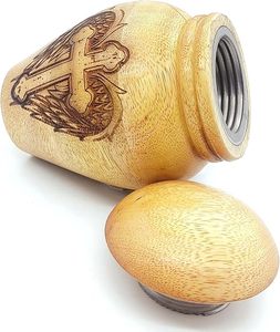 Urna de madera con forma clásica, grabada a mano, recipiente de madera artesanal, recuerdo religioso decorativo - Product Image 2