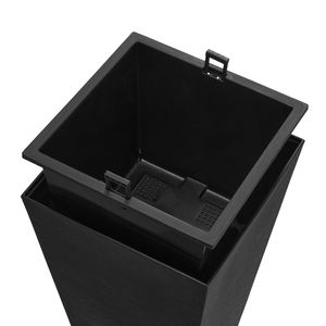 Set di 2 Grandi Fioriere Alte da Esterno da 22 Pollici, Nere, Quadrate Affusolate, per Portico Anteriore, in Materiale PP Durevole per Uso Interno ed Esterno - Product Image 6