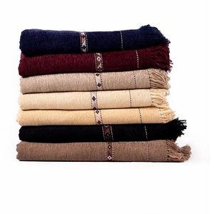 Meilleures ventes : Châles d'hiver en laine cachemire pour hommes, haute qualité, confortables, avec logo personnalisé, vente en gros à prix abordable, châles afghans Cheddar - Product Image 4