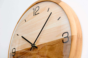 Horloge murale décorative en bois de 12 pouces, style Europe du Nord, avec anneaux annuels, pour la maison et le bureau - Product Image 2