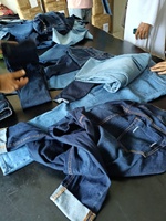 Lots de vêtements jeans en denim pour hommes surplus en stock Pantalons jeans en denim skinny pour filles garçons et femmes de marque originale grossiste Bangladesh