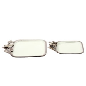 Plateau de service carré de luxe en métal et céramique blanche avec motif floral, en métal argenté moderne, pour la décoration intérieure - Product Image 1