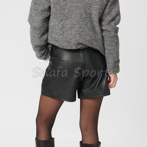กางเกงขาสั้นแฟชั่นแบรนด์ใหม่ ดีไซน์เอวสูง มีกระเป๋าปักตัวอักษร สไตล์ลำลองสำหรับผู้หญิง สีดำ หนังเทียม - Product Image 2