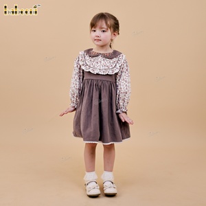 ชุดเดรสเด็กทรงเอไลน์ แบรนด์ Babeeni รุ่น DR4508 ลายดอกไม้ ประดับผ้าปักมือ 100% ผ้าฝ้าย  รักษ์โลก  ความยาวปานกลาง  แบบไม่มีแขน  ลายดอกไม้ตัดกันสไตล์ออทัมน์  รับผลิตแบบ ODM - Product Image 4