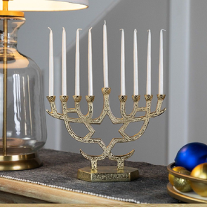 Menora artistique en argent, design arbre, avec coupelles en forme de grenade dorées et base en marbre. Disponible à prix de gros. - Product Image 5