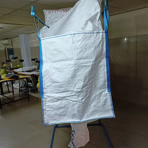 Sac FIBC à bec inférieur le plus vendu pour le stockage de granulés et de résine plastiques, disponible pour la distribution mondiale - Product Image 2