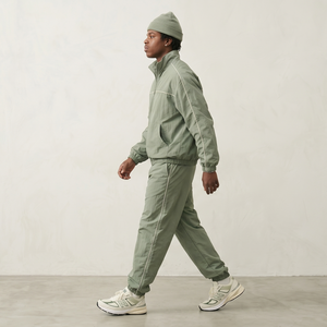 Ensemble de survêtement unisexe vert avec cordon de serrage, col à capuche, coupe régulière, style sportif, couleur unie, respirant, imperméable, en polyester - Product Image 3