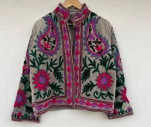 Chaqueta Bomber de Terciopelo Acolchada y Bordada Estilo Suzani, Abrigo de Invierno Boho para Festivales, Kimono Étnico, Prenda Exterior Transpirable de Nailon y Lana - Product Image 1