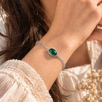 Bracelet en or plaqué émeraude teintée |   Bracelet chaîne avec cabochon ovale en pierre précieuse |   Bijoux faits à la main