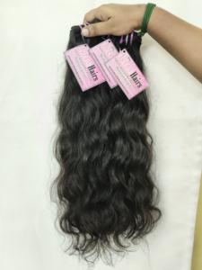 ผมแท้ธรรมชาติอินเดียแบบ Remy ขนาด 26 นิ้ว แบบมัดเป็นช่อจากผู้บริจาคคนเดียว เนื้อผมหยักศกธรรมชาติ ไม่ผ่านการแปรรูป พร้อมลอนลึก - Product Image 3