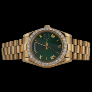 Reloj de Diseño Moderno con Esfera Verde Personalizada Brillante, Fecha Automática y Días de la Semana, Bisel con Incrustaciones de Moissanita y Diamantes Redondos - Product Image 1