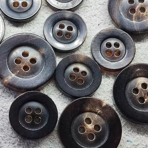 Botones de cuerno de búfalo ecológicos, modernos, con patrón mate, de doble cara, duraderos y hechos a mano por Blossom Craft India - Product Image 4