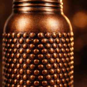 Botella de Agua de Cobre con Textura Punteada, Diseño Vintage, Ecológica, para Uso Doméstico, con Estampado Único, Compra en GIFTY CRAFT - Product Image 4