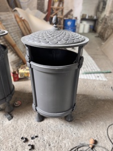 ถังขยะอลูมิเนียมหรูหราพร้อมการตกแต่งระดับพรีเมียม ถังขยะดีไซน์ทันสมัยสำหรับบ้าน วิลล่า ใช้ภายนอกบ้าน ใช้ในสวน สไตล์ฝรั่งเศส - Product Image 2