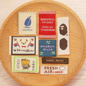 Étiquettes tissées personnalisées de haute qualité pour vêtements, avec logo de marque privée, étiquettes de col et d'ourlet pour vêtements - Product Image 4