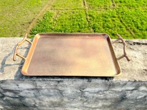 Plateau rectangulaire en aluminium, texture moderne du milieu du siècle, poignée en bambou, 100% fait main, personnalisable, décoration d'intérieur, Noël, Ramadan - Product Image 3