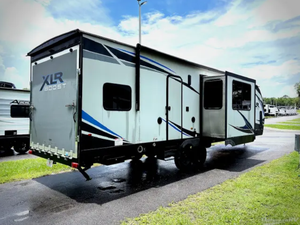 Camping-car de luxe d'occasion 2023 2023 2021 Forest River XLR Boost 29QBSCamper RVS Motorhomes Travel Trailer - Product Image 6