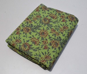 Tissu en coton imprimé à la main indien, motif floral vert, léger, textile naturel pour vêtements, ameublement et bien plus encore. - Product Image 4
