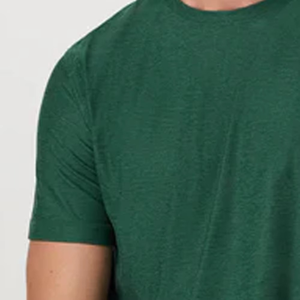 เสื้อยืดผู้ชายสีเขียวล้วน คอกลม แขนสั้น ทรงปกติ ผ้าคอตตอนเจอร์ซีย์ ระบายอากาศได้ดี พิมพ์ลายโลโก้ด้านหน้า สินค้ามาใหม่ - Product Image 5