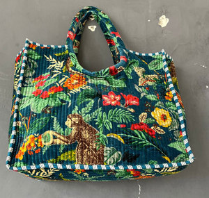 Bolso de Hombro Acolchado de Terciopelo Estampado de Alta Calidad con Diseño Único y Sensación de Lujo - Product Image 2