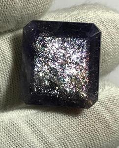 Pierre de soleil galaxie naturelle en vrac, iolite octogonale rougeâtre. - Product Image 2