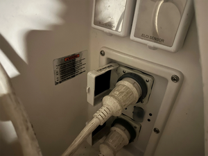 Cruiser 380 Express 2016 - Product Image 5