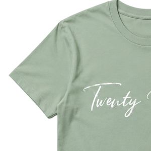 เสื้อยืดกราฟิกผู้หญิงสีเขียวเซจ แขนสั้น คอกลม แฟชั่นลำลอง พิมพ์ลายไข่มุกยี่สิบเม็ด สวมใส่สบายทุกวัน สำหรับฤดูร้อน - Product Image 2