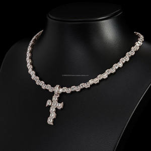 Collier Croix en Argent Sterling 925 Entièrement Sertie de Moissanite Taille Émeraude et Diamants, Style Hip Hop, Cadeau pour Hommes - Product Image 1