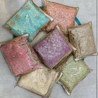 Sari en tissu filet élégant et haut de gamme avec broderies de perles, de sequins et de perles nacrées, et chemisier non cousu, prix de gros par Royal Export.