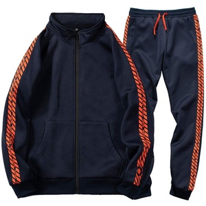 Ensemble de survêtements de football 2 pièces pour hommes à séchage rapide personnalisé OEM 100% vêtements de sport de gymnastique en polyester avec rayures latérales veste d'entraînement - Product Image 2