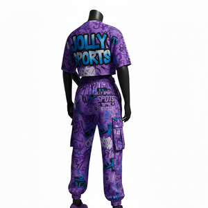 Conjunto Premium de Top Corto y Pantalones Cargo para Mujer, 220 GSM, Poliéster y Spandex, Color Morado, Estilo Graffiti Urbano, Logotipo Personalizado por Sublimación - Product Image 5