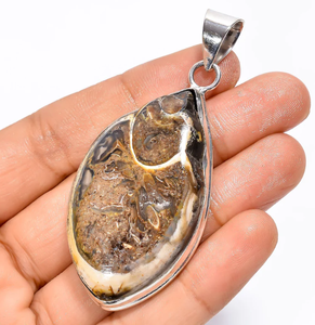Pendentif en agate plaqué argent avec serti clos, style bohème, certifié IGI, marque FE, bijoux unisexe - Product Image 2