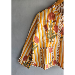 Chaqueta acolchada Kantha de algodón indio para mujer, abrigo acolchado con patchwork floral, con bolsillos, cuello en V, ropa de invierno, regalo para ella - Product Image 4